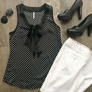 ⚫️⚪️⚫️ Polka Dot Blouse w/ Bow ⚫️⚪️⚫️